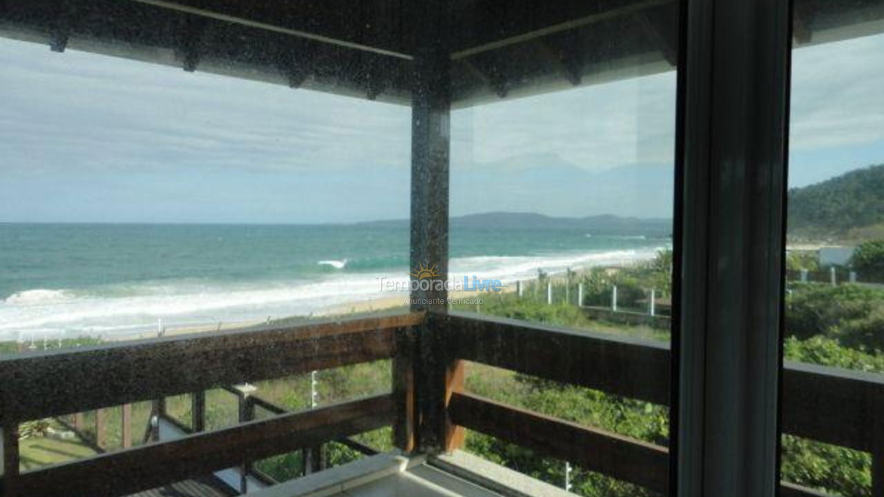 Casa para aluguel de temporada em Balneário Camboriú (Praia do Estaleirinho)