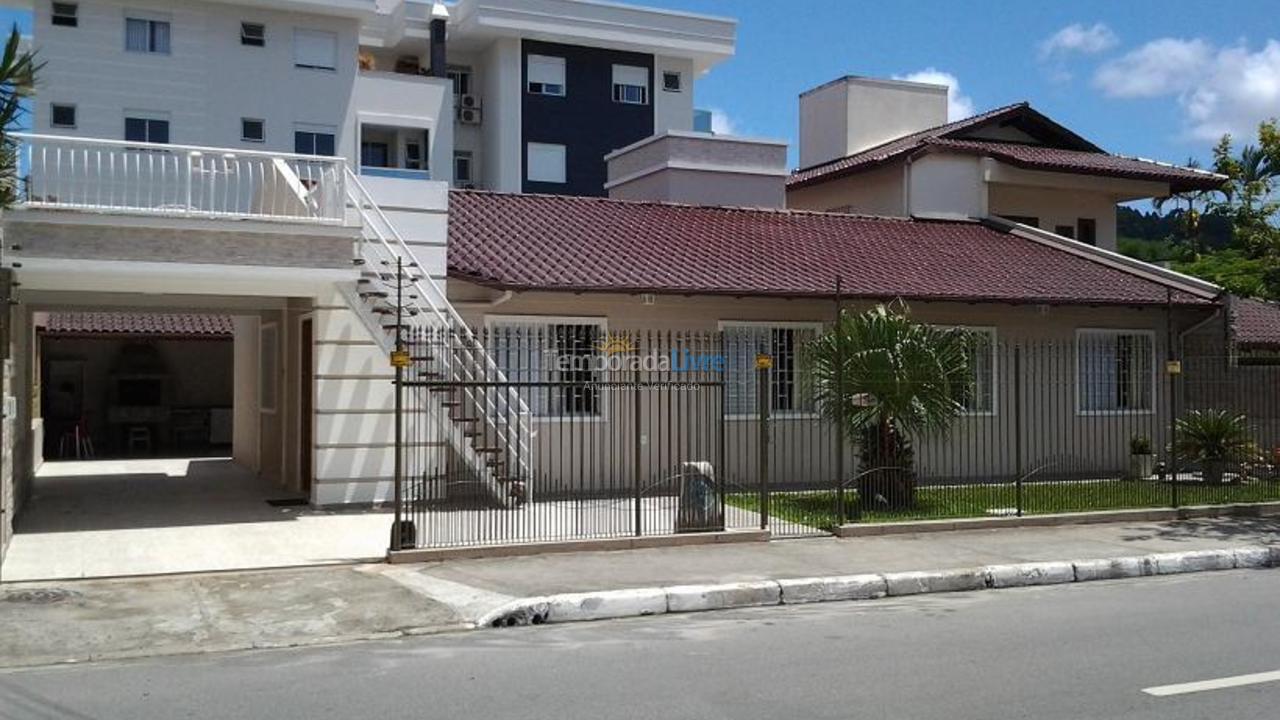 Casa para aluguel de temporada em Florianopolis (Canasvieiras)