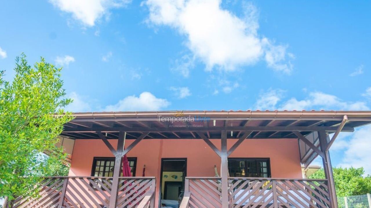 Casa para aluguel de temporada em Imbituba (Praia de Ibiraquera)