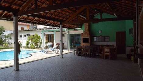 Excellent house only 80 mts from Maranduba Beach, up to 32 people.