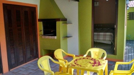 House with private patio for 4/6 people in Praia de Ferrugem