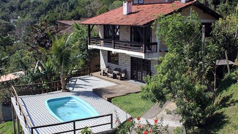 House with pool for 12 people in Praia de Ferrugem