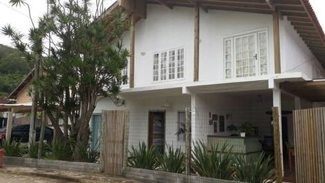 Casa para alugar em Garopaba - Praia da Ferrugem