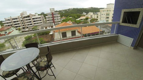 Ed. Mônaco - Apartamento com 03 dormitórios á 150 m da praia de Bombas