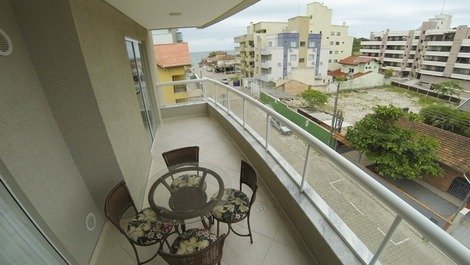 Ed. Mónaco - Apartamento con 03 dormitorios a 150 m de la playa de Bombas