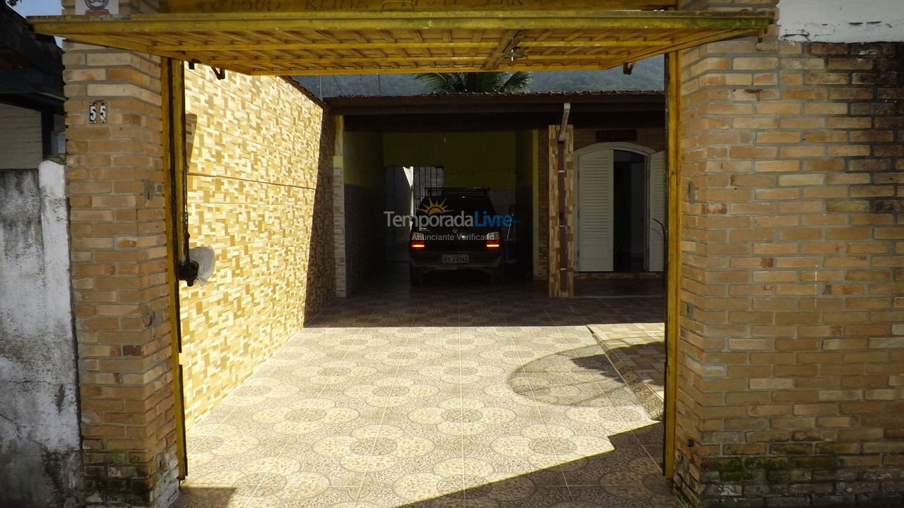 Casa para aluguel de temporada em Ubatuba (Pereque Açu)