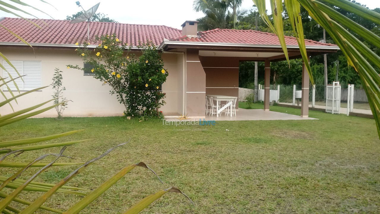 Casa para alquiler de vacaciones em Itapoá (Balneário Palmeiras)