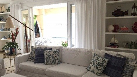 Beautiful and luxurious house in Praia da Baleia for rent
