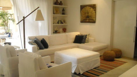 Beautiful and luxurious house in Praia da Baleia for rent