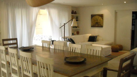 Beautiful and luxurious house in Praia da Baleia for rent