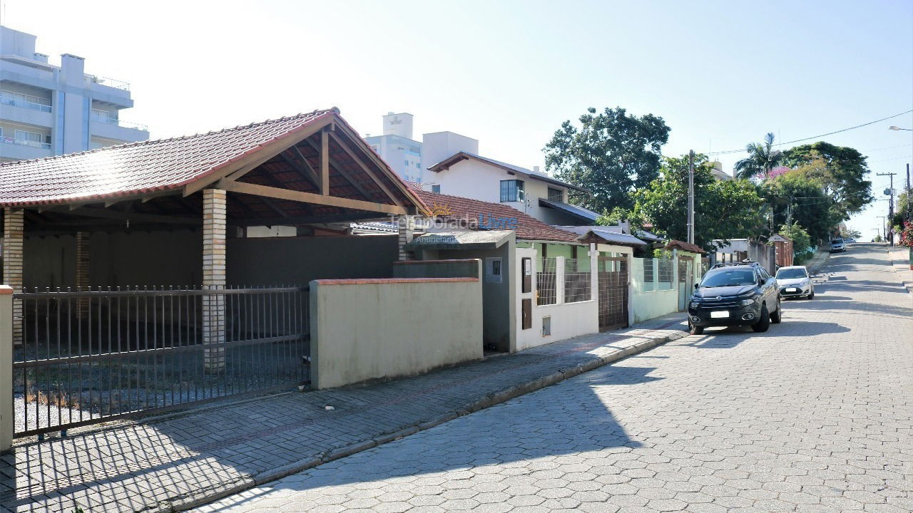 Casa para alquiler de vacaciones em Bombinhas (Praia de Bombas)