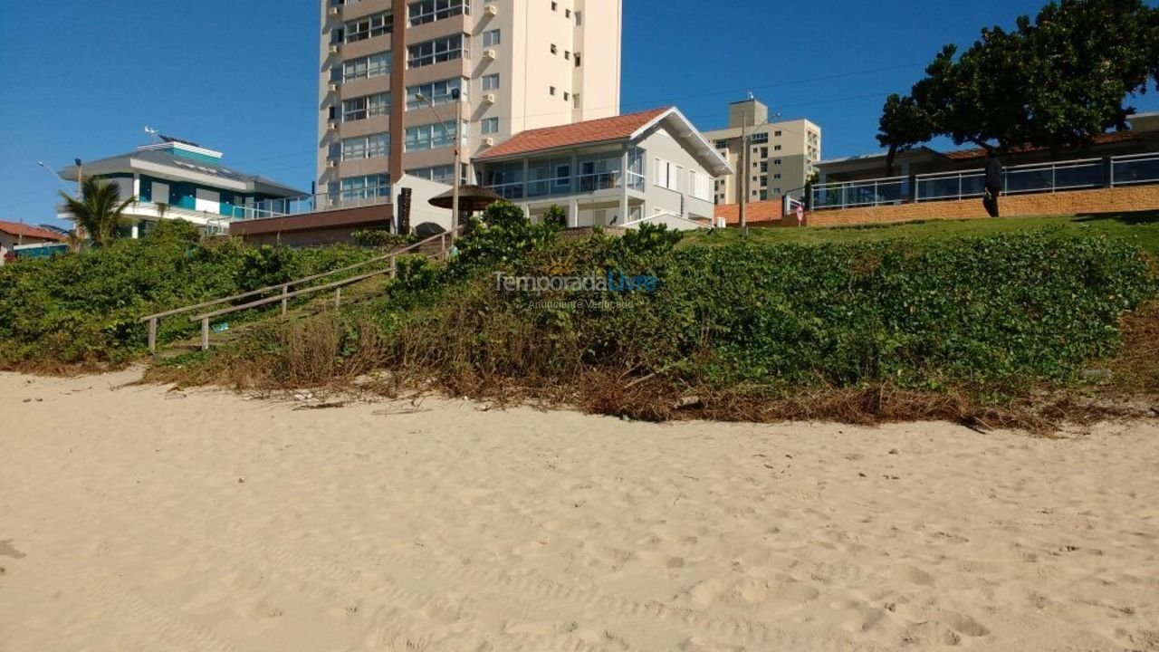 Casa para alquiler de vacaciones em Barra Velha (Praia do Tabuleiro)