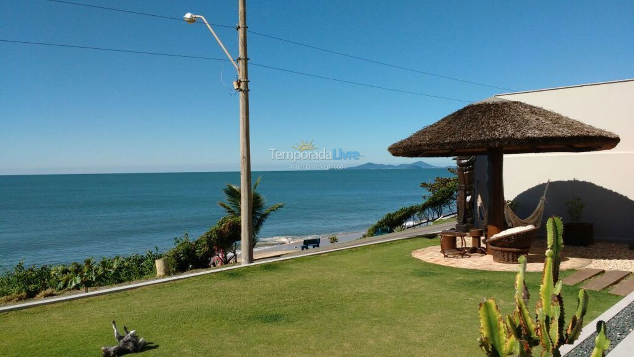 Casa para alquiler de vacaciones em Barra Velha (Praia do Tabuleiro)