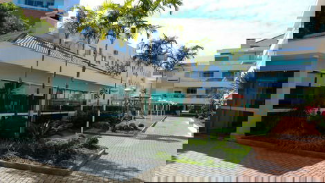 Apartamento 03 dormitorios, com piscina, quadra esportiva, wifi e etc.