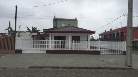 Casa para alugar em Pontal do Paraná - Praia de Leste