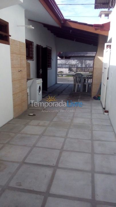 Casa para aluguel de temporada em Pontal do Paraná (Praia de Leste)