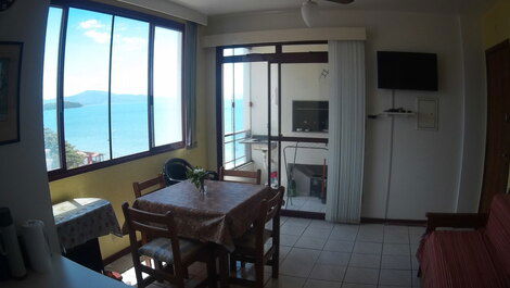 Apartamento para locação, Canasvieiras, quase na areia!