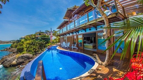 Mansion 11 meters from the sea