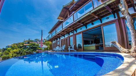 Mansion 11 meters from the sea