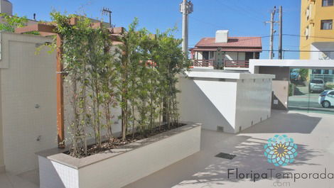 Linda Cobertura com piscina privativa, quadra de tênis, perto do mar!