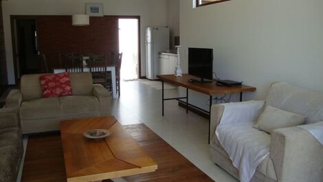 Excellent 4 bedroom house, close to beach, sleeps 10
