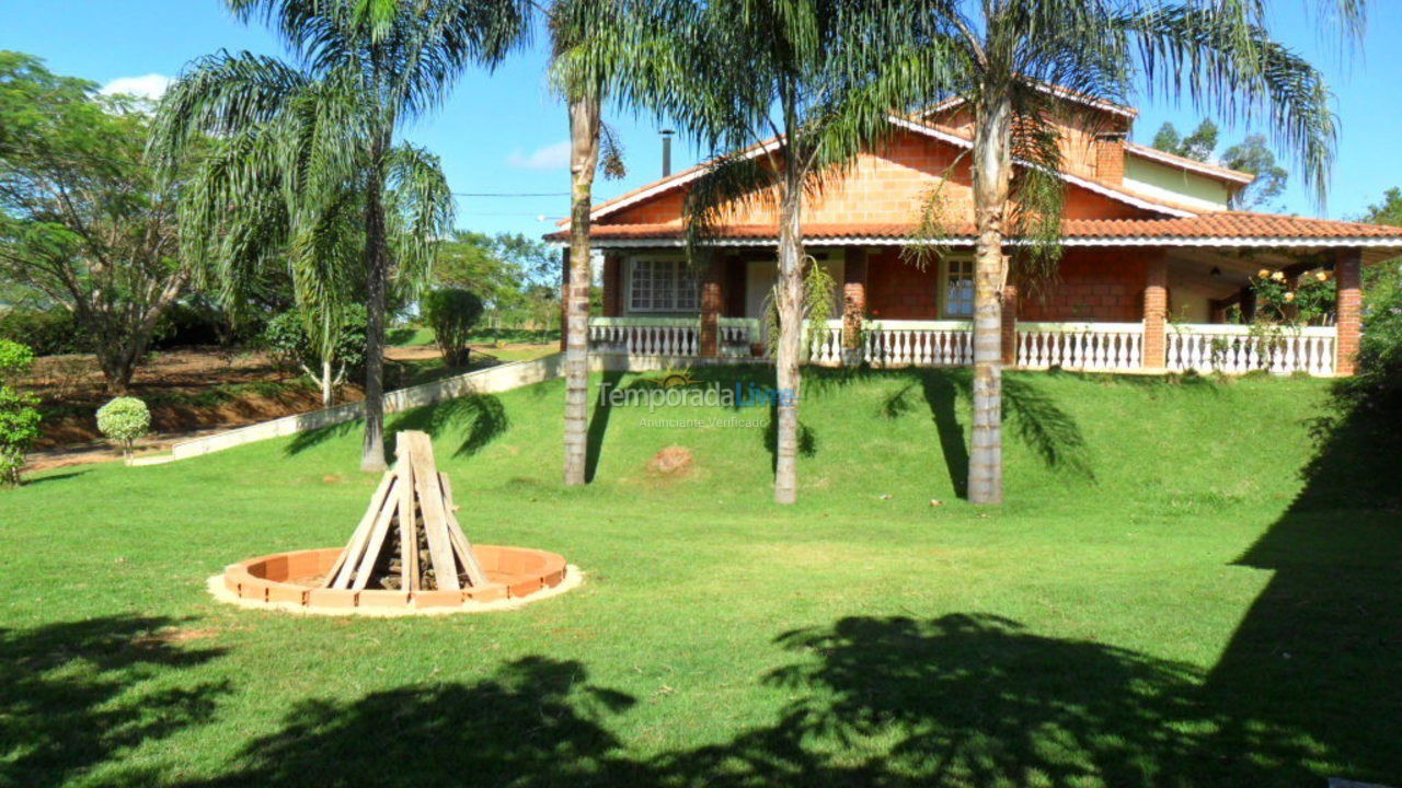 Granja para alquiler de vacaciones em Bragança Paulista (Chácara Por do Sol)