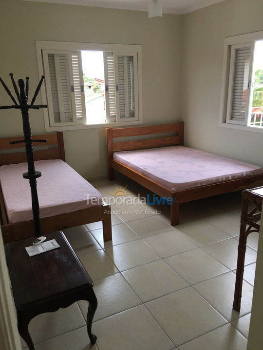 Casa para alquiler de vacaciones em Bertioga (Condominio Morada da Praia)