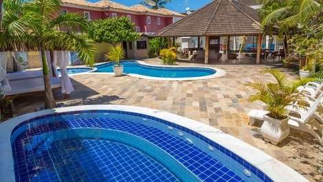 Linda casa com 10 suites a 200m da praia de Taperapuan