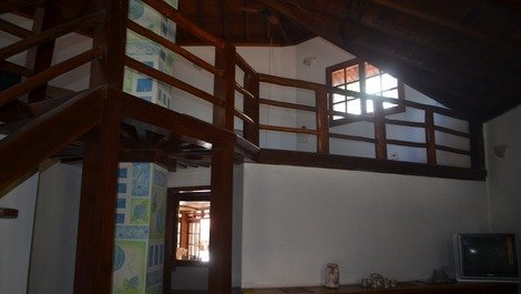 Casa com 6 quartos, sendo 5 suítes, à 700m da Praia de Taperapuan