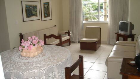 Apto Praia do Forte de 2 habitaciones con una suite, total 3 baños.