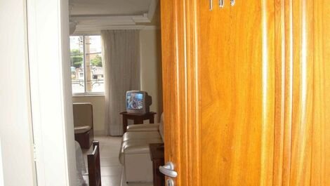 Apto Praia do Forte de 2 habitaciones con una suite, total 3 baños.