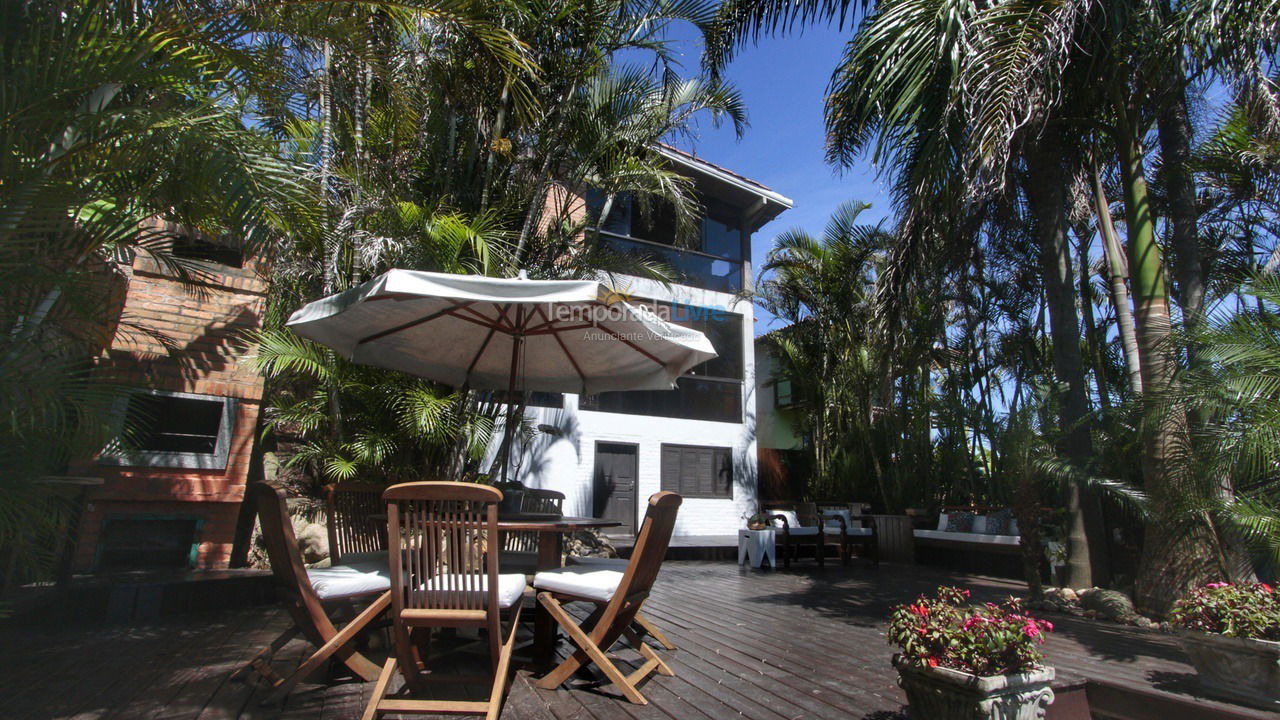 Casa para aluguel de temporada em Imbituba (Praia do Rosa)