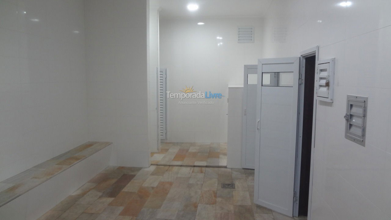 Apartamento para aluguel de temporada em Guarujá (Pitangueiras)