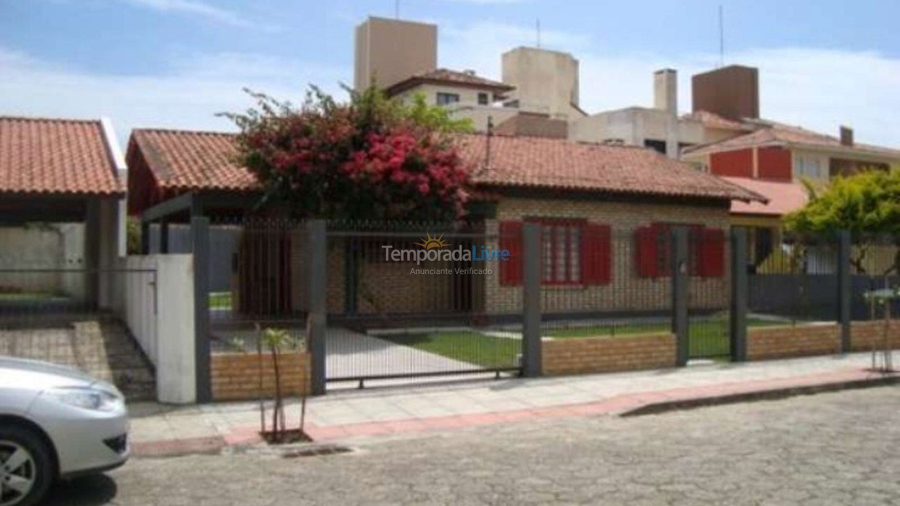 Casa para aluguel de temporada em Florianopolis (Praia dos Ingleses)