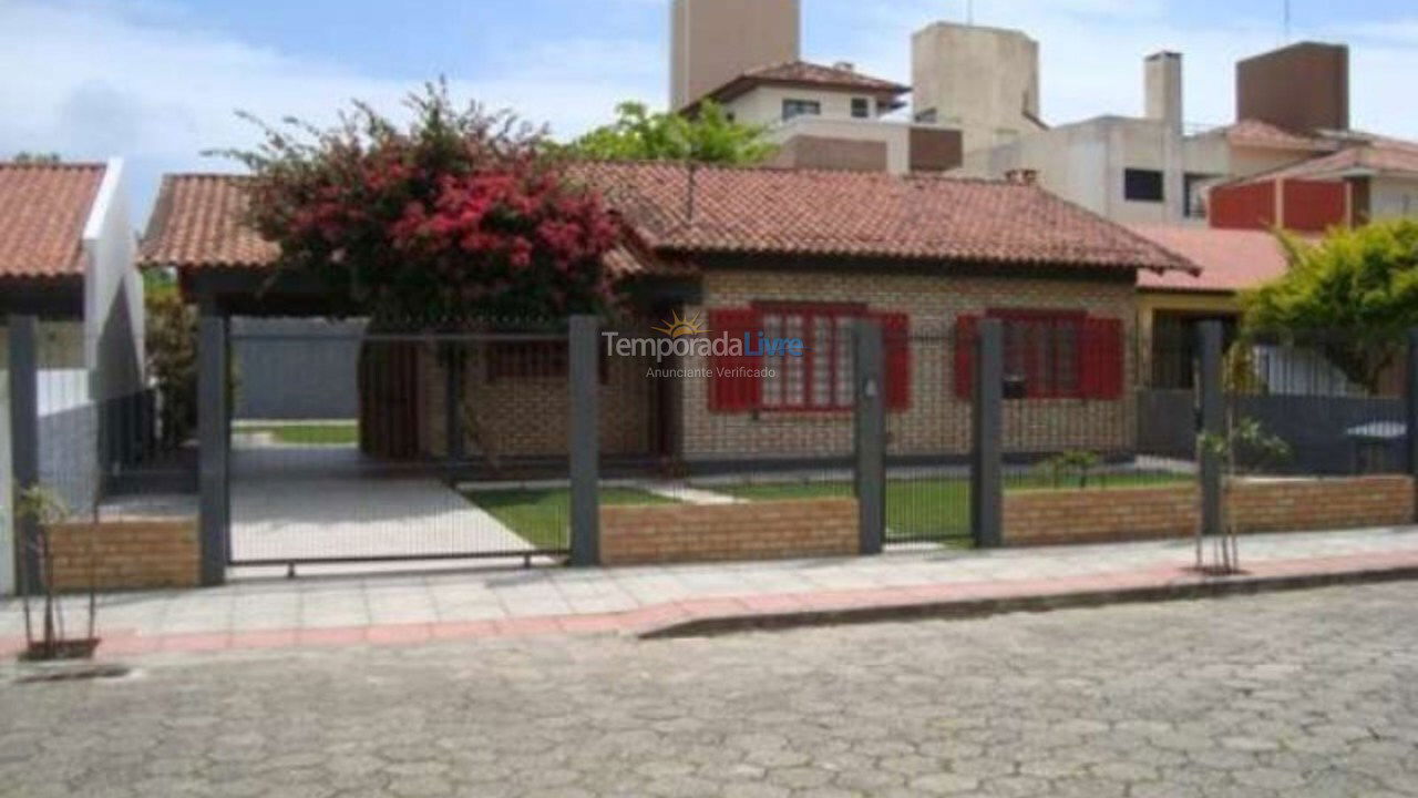 Casa para aluguel de temporada em Florianopolis (Praia dos Ingleses)