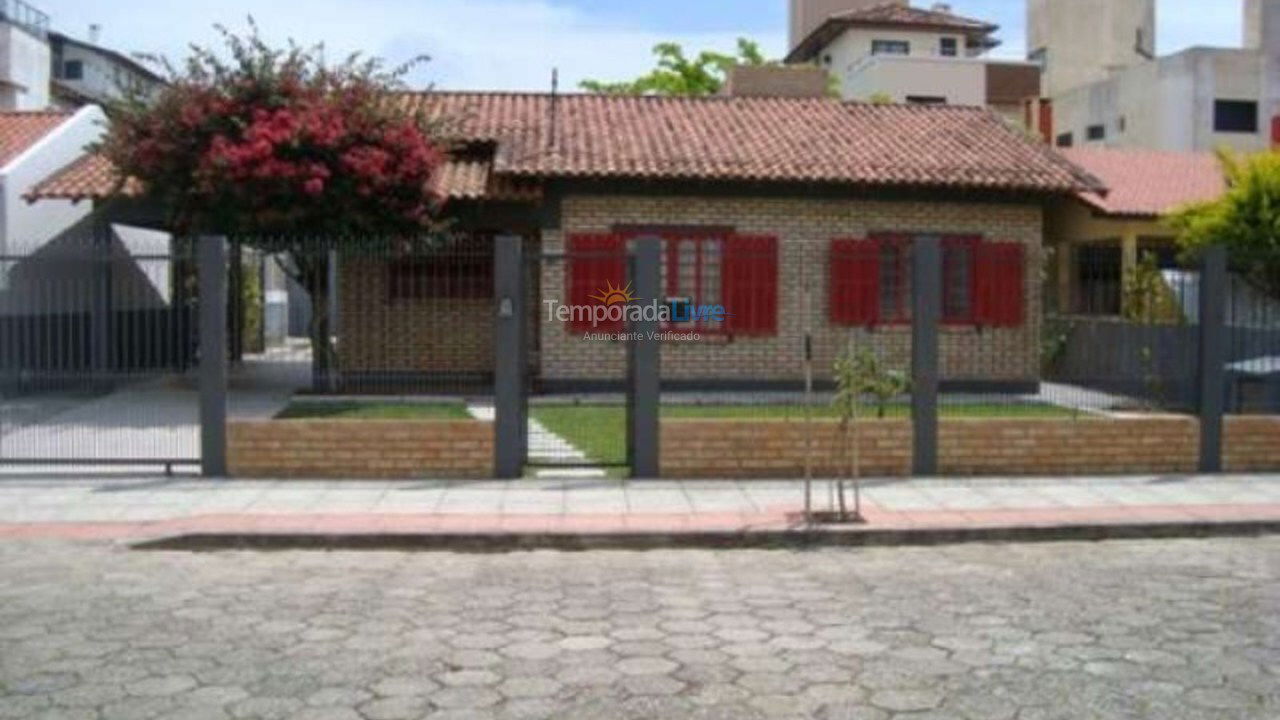 Casa para aluguel de temporada em Florianopolis (Praia dos Ingleses)