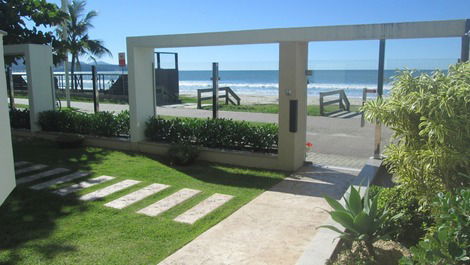 Front Avenue apartment, Meia Praia Itapema SC