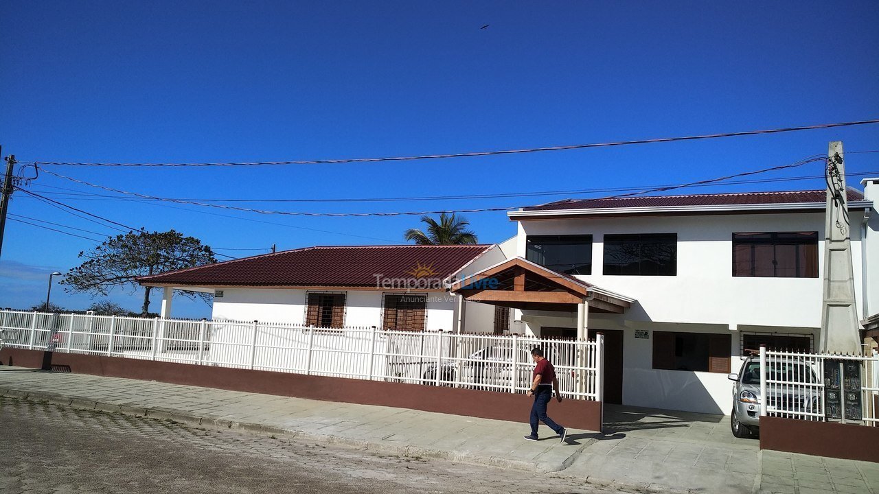 Casa para aluguel de temporada em Pontal do Paraná (Praia de Leste)