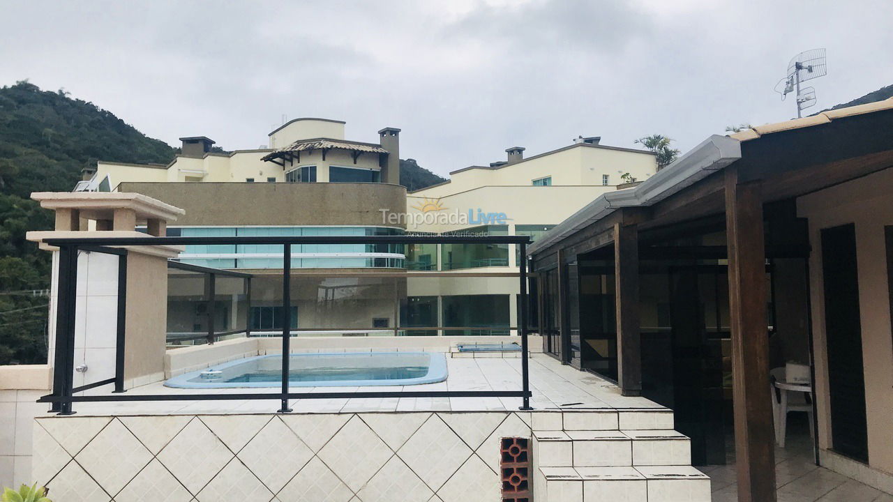 Apartment for vacation rental in Bombinhas (Praia de Bombinhas)