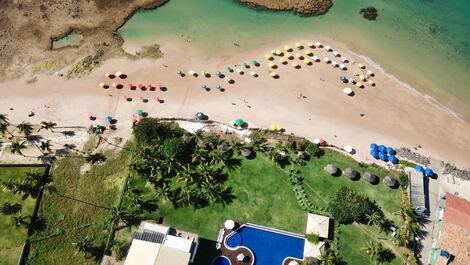 Vista aérea do condominio e praia
