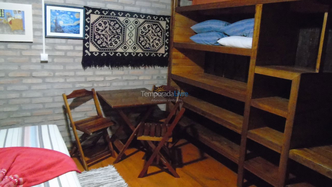 Apartamento para aluguel de temporada em Bombinhas (Praia de Quatro Ilhas)