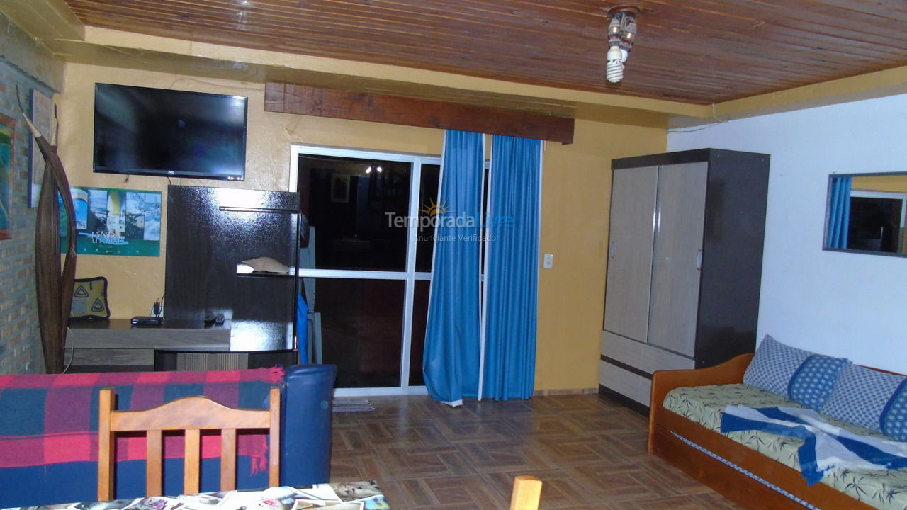 Apartamento para aluguel de temporada em Bombinhas (Praia de Quatro Ilhas)