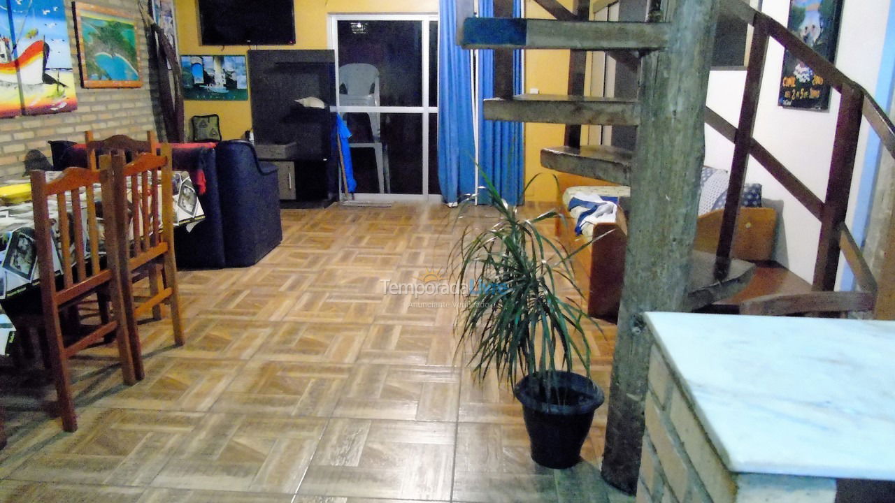 Apartamento para aluguel de temporada em Bombinhas (Praia de Quatro Ilhas)