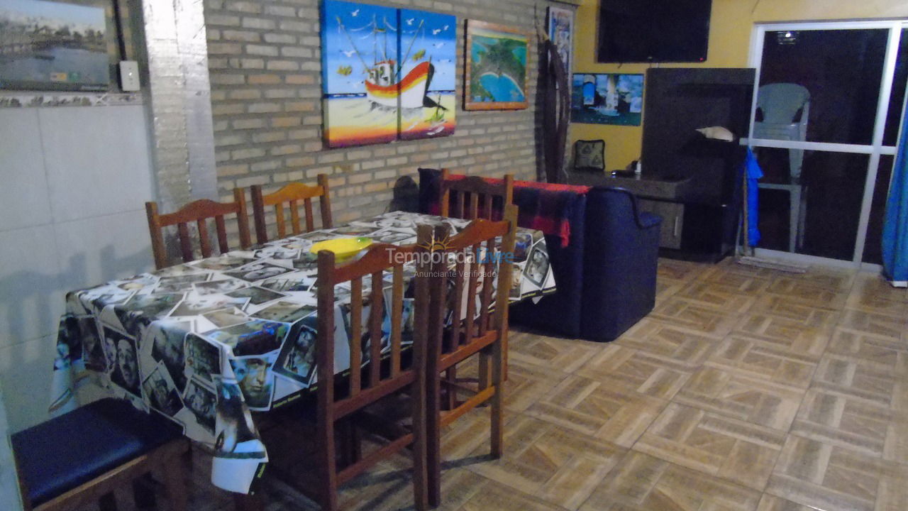 Apartamento para aluguel de temporada em Bombinhas (Praia de Quatro Ilhas)