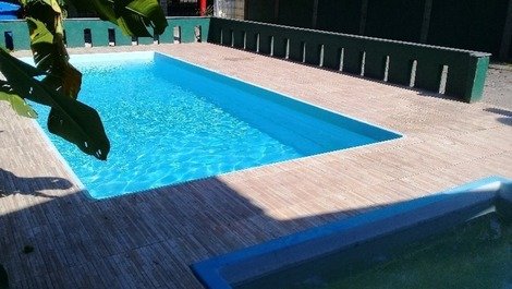 Casa rústica c/piscinas em condomínio fechado na praia da Lagoinha