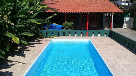 Casa rústica con piscinas en condominio cerrado en la playa de Lagoinha