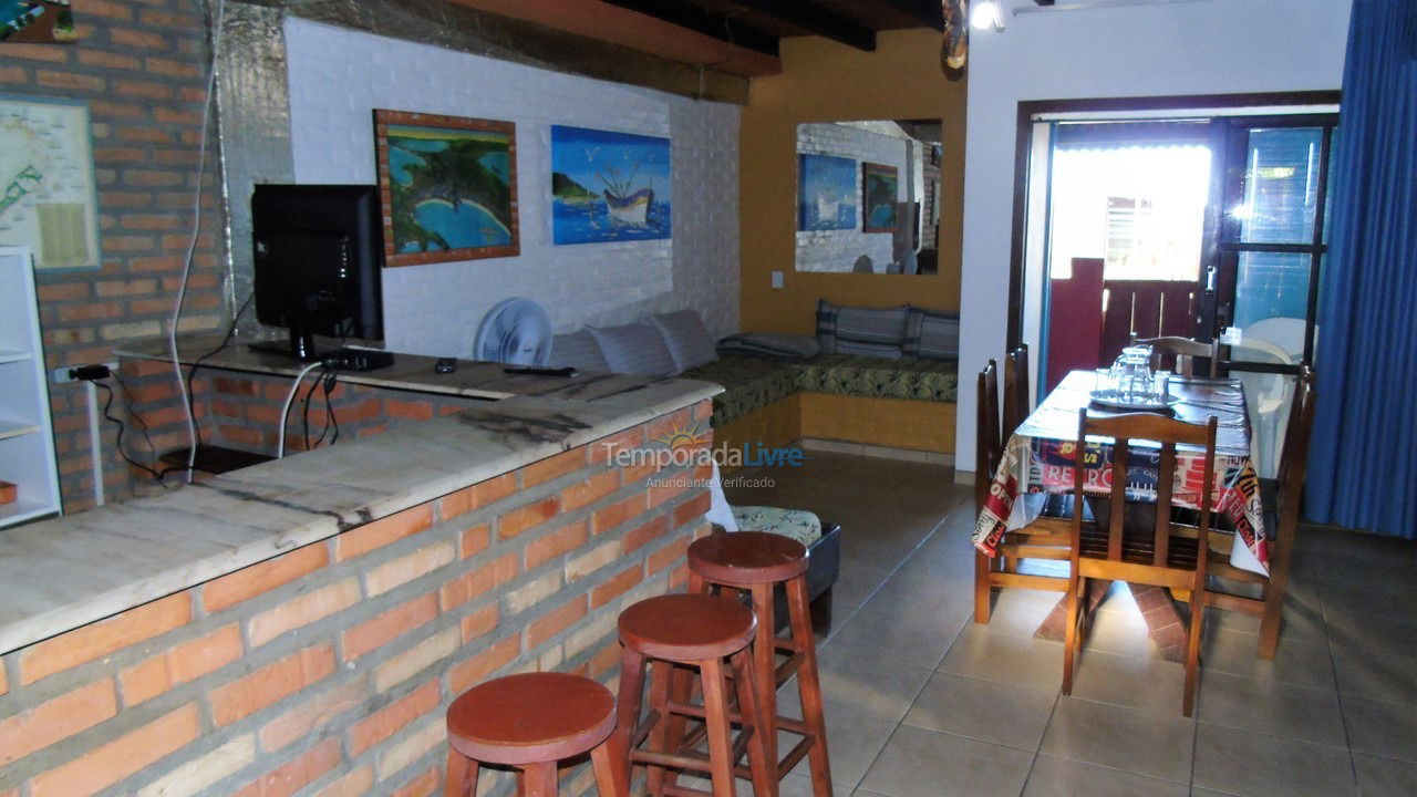 Apartamento para aluguel de temporada em Bombinhas (Praia de Quatro Ilhas)