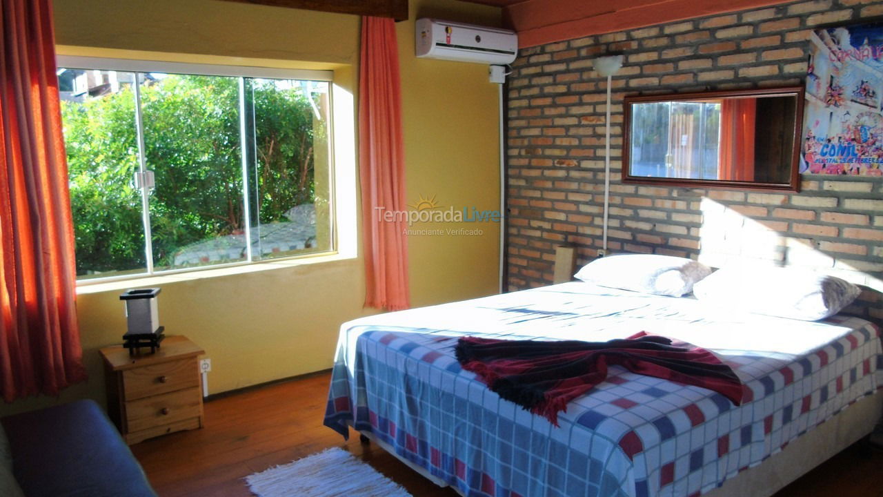 Apartamento para aluguel de temporada em Bombinhas (Praia de Quatro Ilhas)