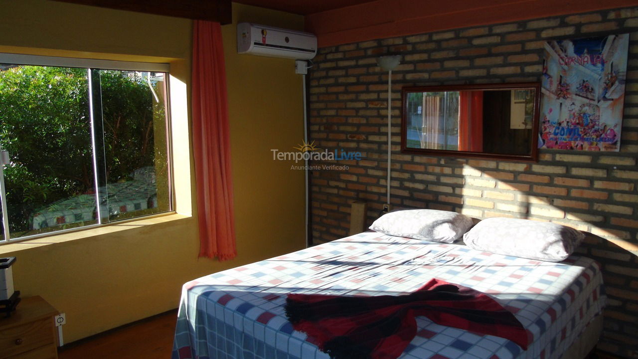 Apartamento para aluguel de temporada em Bombinhas (Praia de Quatro Ilhas)