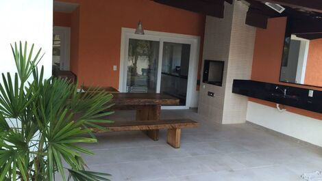 LUXURY HOUSE 8 SUITES 50 METERS FROM THE BEST BEACH OF GUARAJUBA